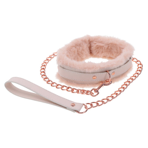  Soft and Luxurious Fur Collar and Leash for Intimate Adventures